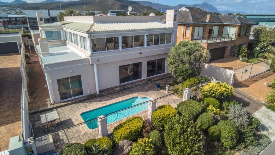 5 Bedroom Property for Sale in Sandbaai Western Cape